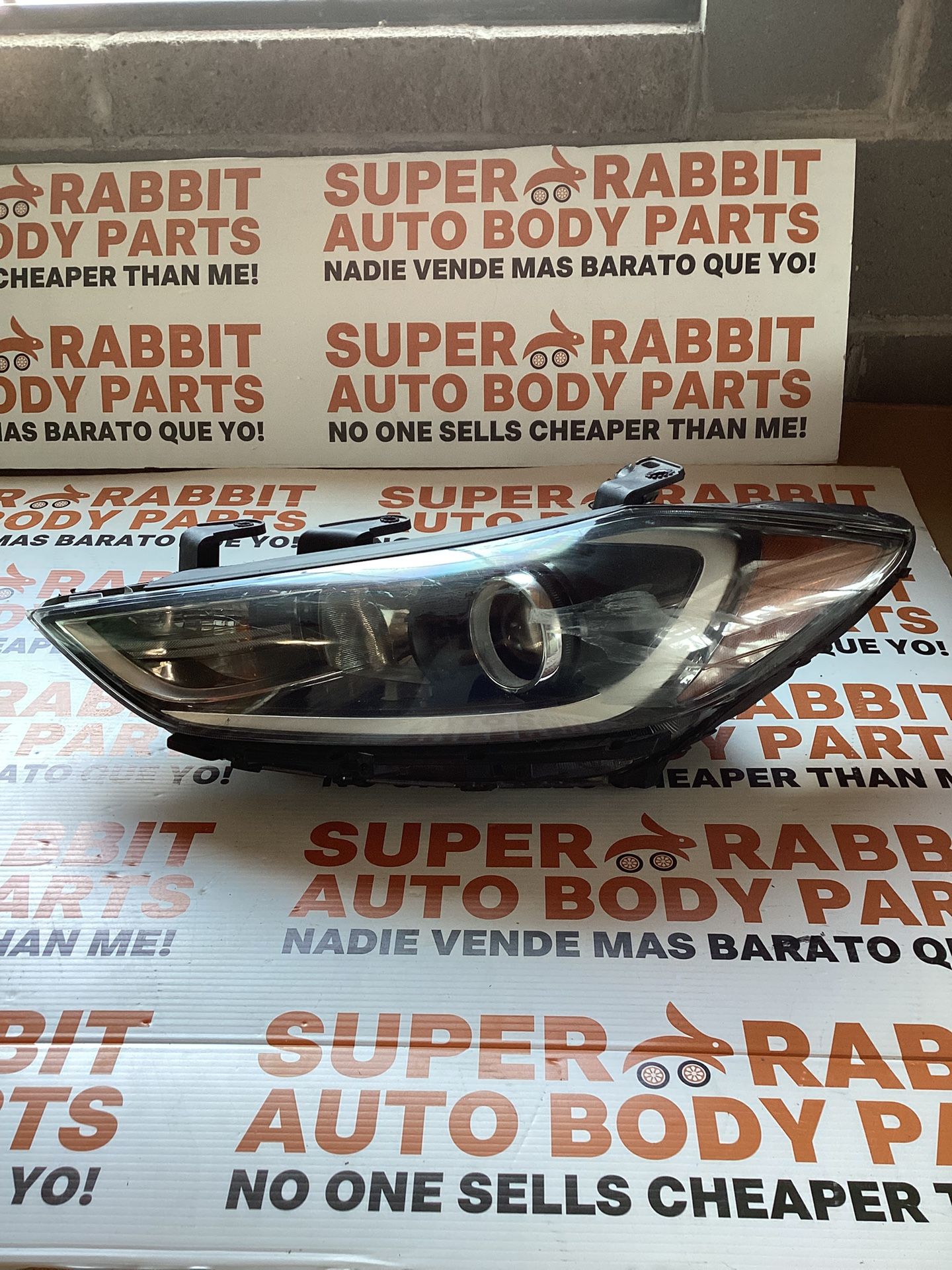 2017 Elantra Headlight Driver Original OEM 2018  