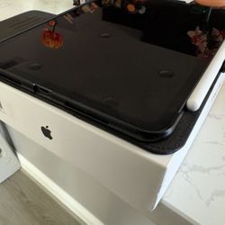 Apple iPad Pro 11-inch w/ Apple Pencil Pro 