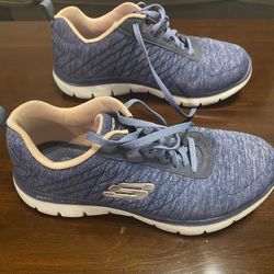Women’s Size 7 Sketcher  Revolution Athletic Shoes