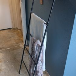 Clothing Ladder With Shelf (Brown)