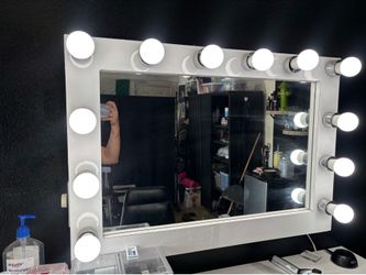Vanity mirror 2 working outlets knob to turn on and dim or turn up the light