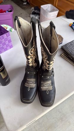 Leather cowgirl boots