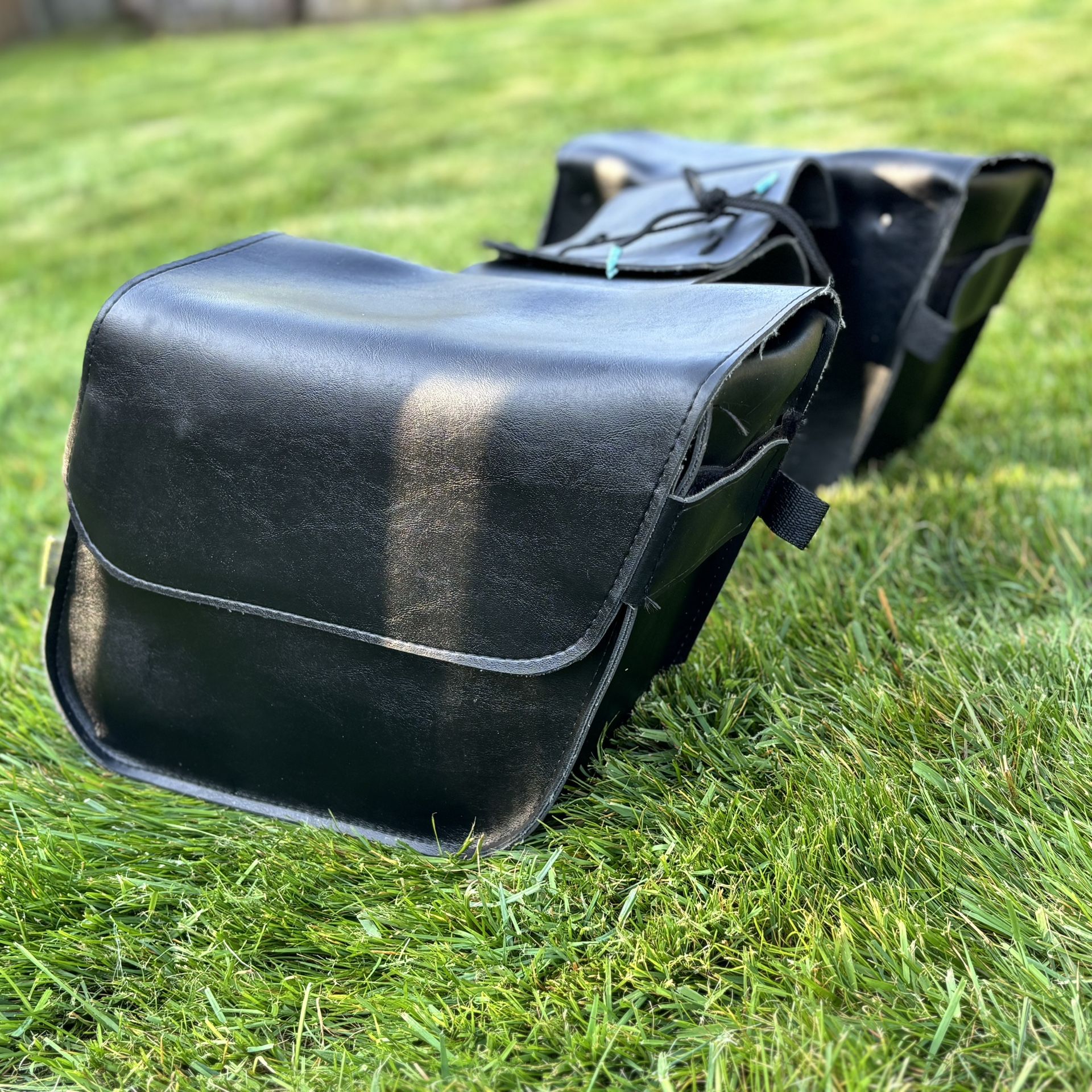 Willie & Max Raptor Slant Throw-Over Saddlebags - small