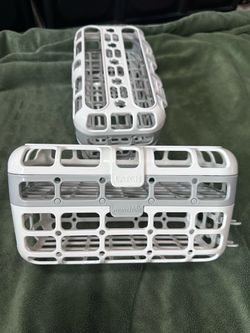 Dishwasher bottle parts holder