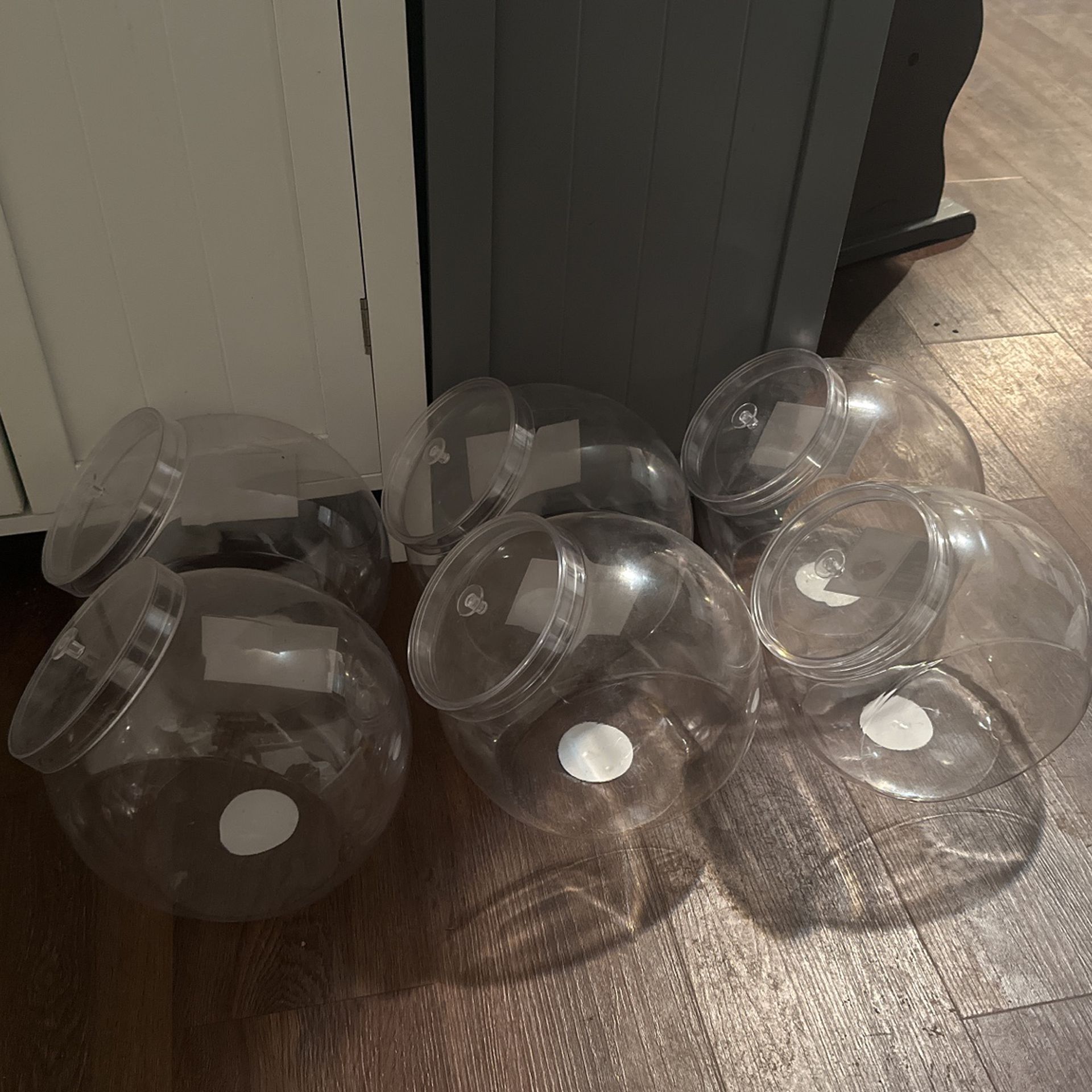 6 Plastic Containers