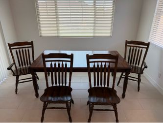 Solid Wood Dining Table Set with 4 Chairs – Traditional Style – Excellent Condition