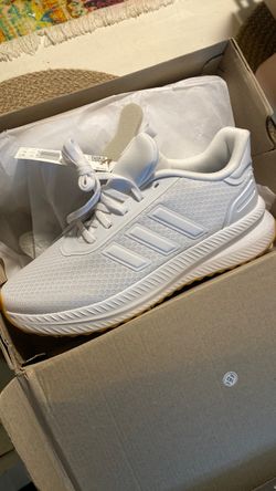 New in box Adidas Cloudfoam 9-1/2 Running Shoe