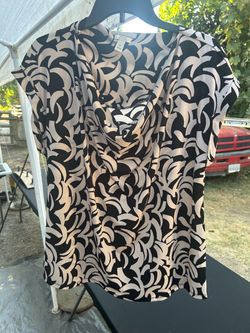 Women’s dressy top size XL