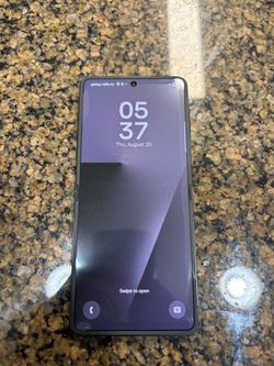 Must be sold ASAP (z flip 7 256gb)