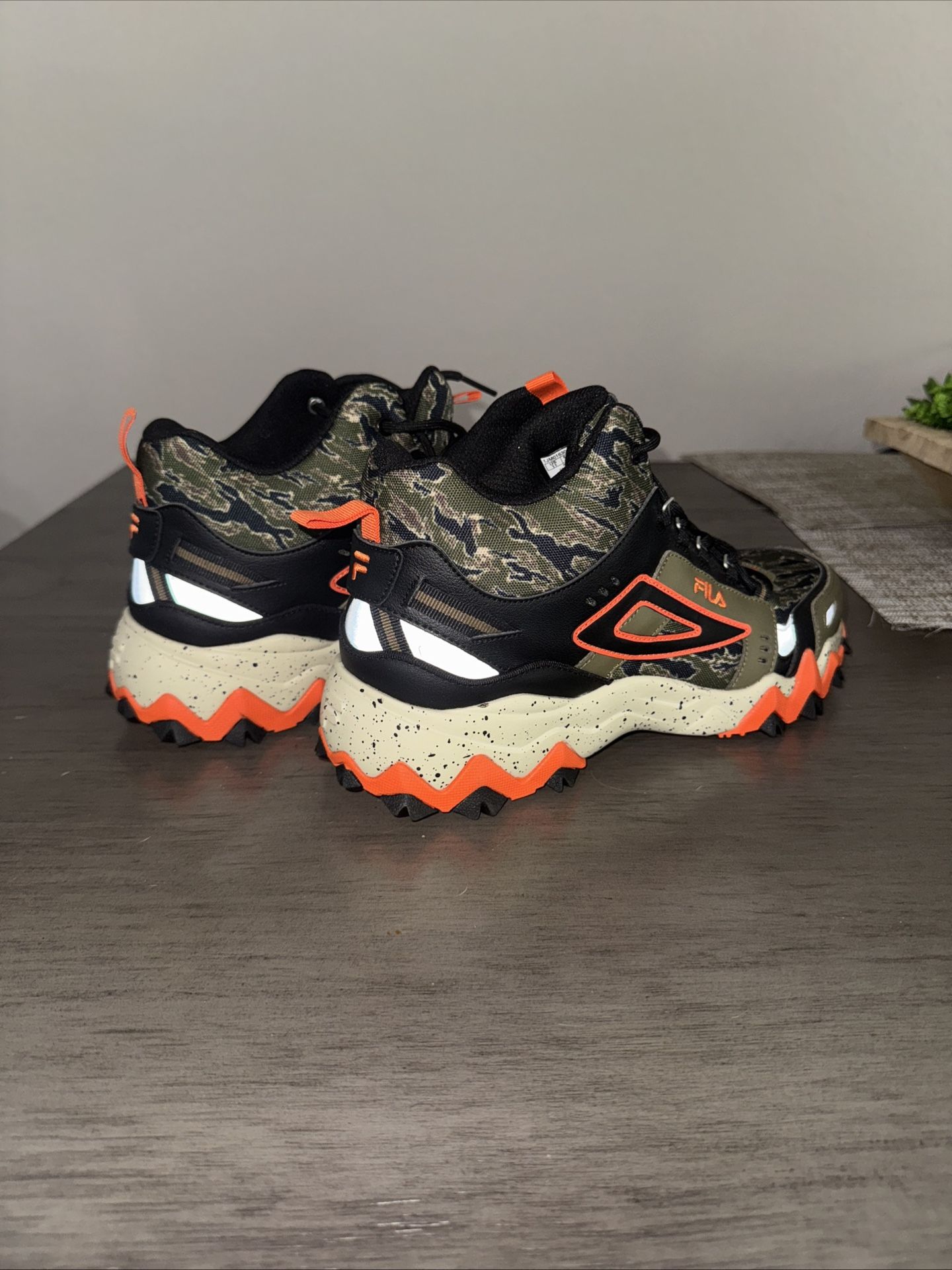 FILA MENS OAKMONT MID CASUAL TRAIL RUNNING SHOES SIZE 11
