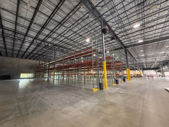 Used industrial Pallet Racking beams Upright Wire Deck teardrop style