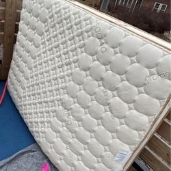 Saatva Memory Foam Hybrid Queen