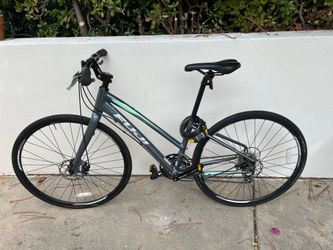 Fuji Absolute 2.0 le Roadbike