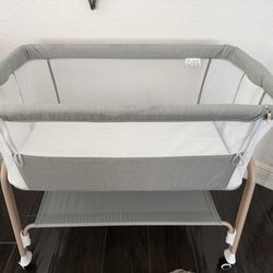 Bassinet with wheels