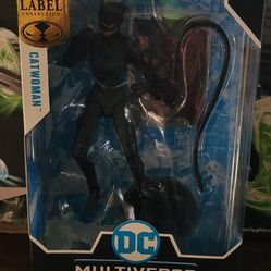 Dc Multiverse Catwoman Gold Label McFarlane In Hand