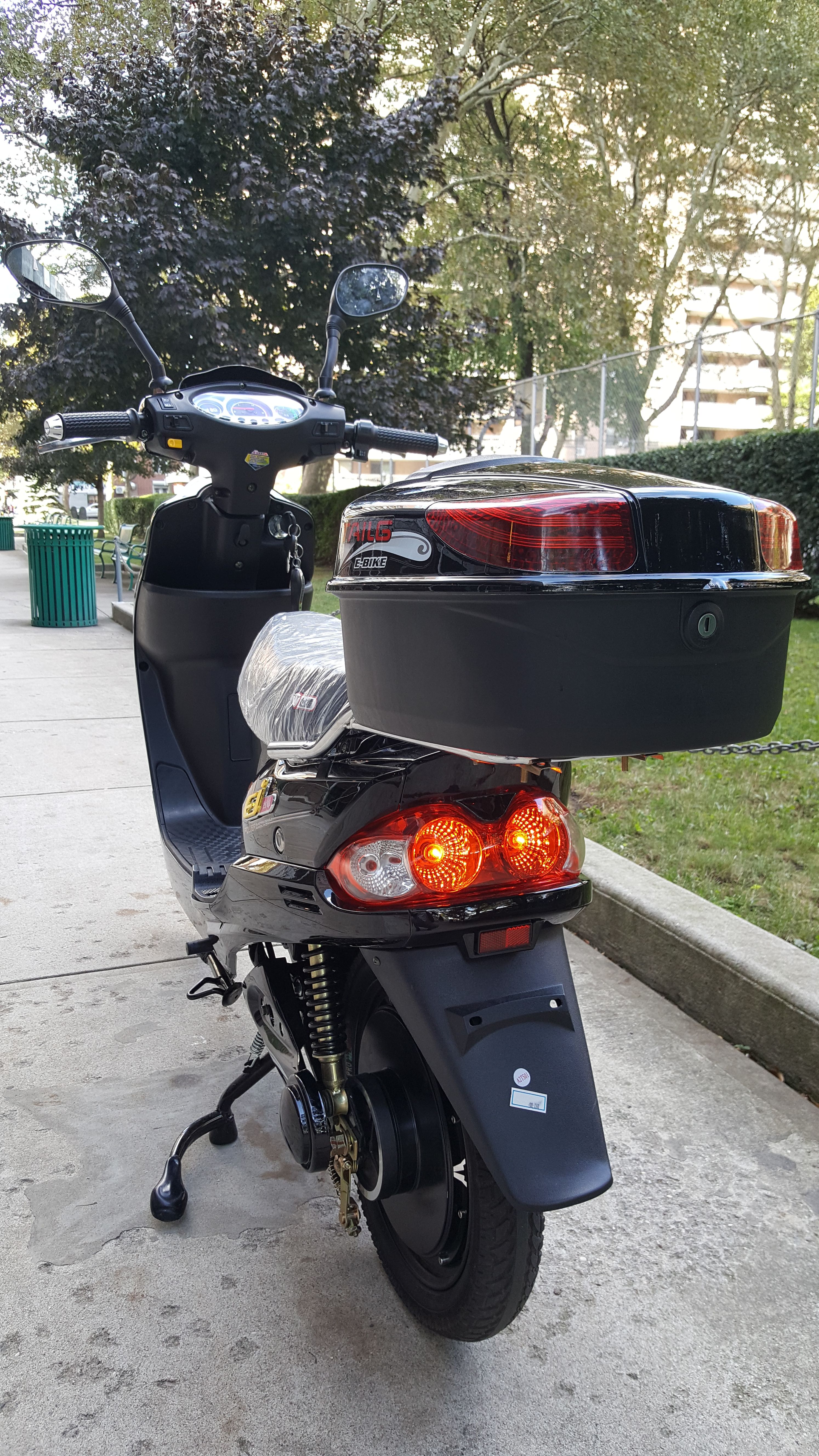 A Very Nice And Clean TAILG Electric Scooter, Comes With 2 Keys, Brand New Helmet, Expensive Lock, LED Lights Cover And Alarm.