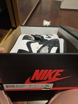 Jordan 1 Black and White High Top Sneakers Size US 7