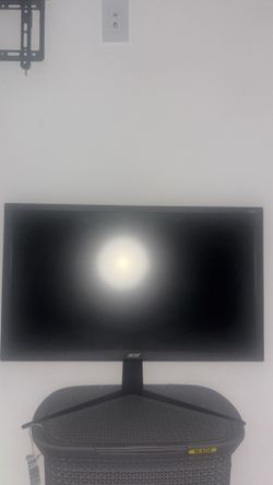 Acer V246HL 24" Widescreen Flat Screen Monitor 16:9 Black VGA DVI. 60hz