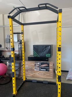 Yellow and Black Power Rack Squat Cage