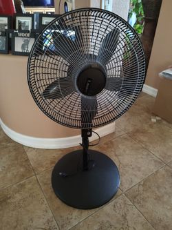 Freestanding fan Lasko $20.00 see my other offers must pick up cash only no holds