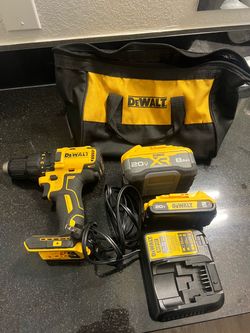 DeWalt drill W/ 20V 8AH battery + 2AH battery