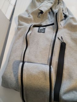 Nike Tech Fleece Jacket – Men’s 4XL