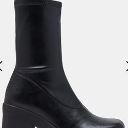 Black Boots 