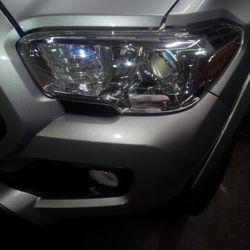 2022 Toyota Tacoma OEM Headlight 