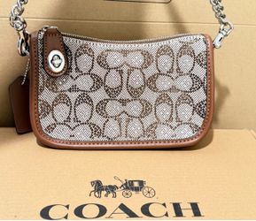 Coach swinger 20 with chain in crystal signature jacquard Bag