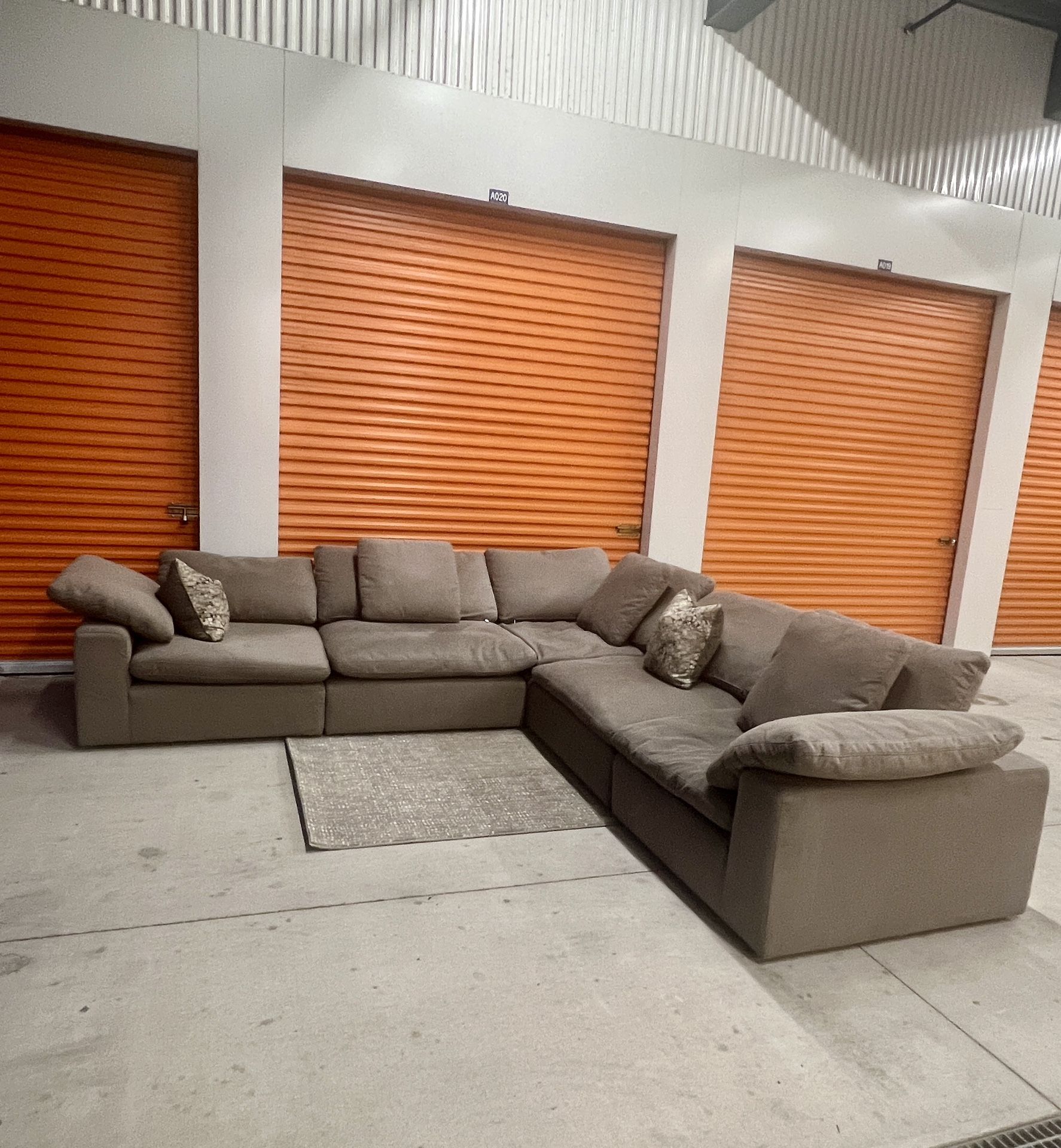 Nice modular Nixon cloud sectional