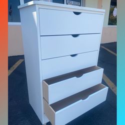 Dresser/ Five drawers dresser