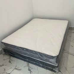 Queen mattress regular set with box spring ( 2pc brand new) 