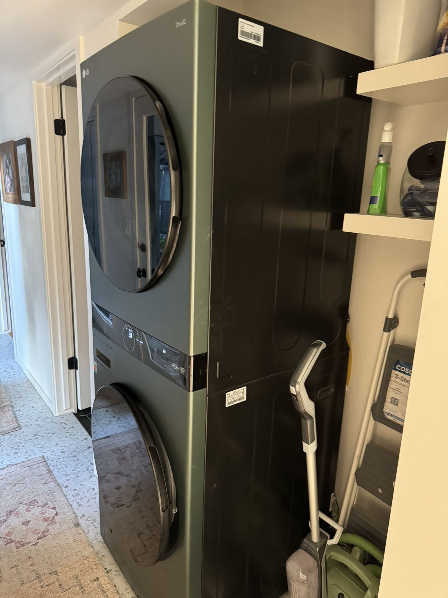 LG Stackable Washer/Dryer (gas) Dark green 