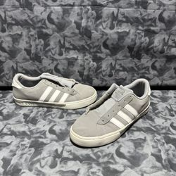 Adidas Men's Daily Team Gray No Lace AW4795 Sneakers Size 7.5  The Adidas Men's Daily Team Gray No Lace AW4795 Sneakers in size 7.5 are a stylish and 