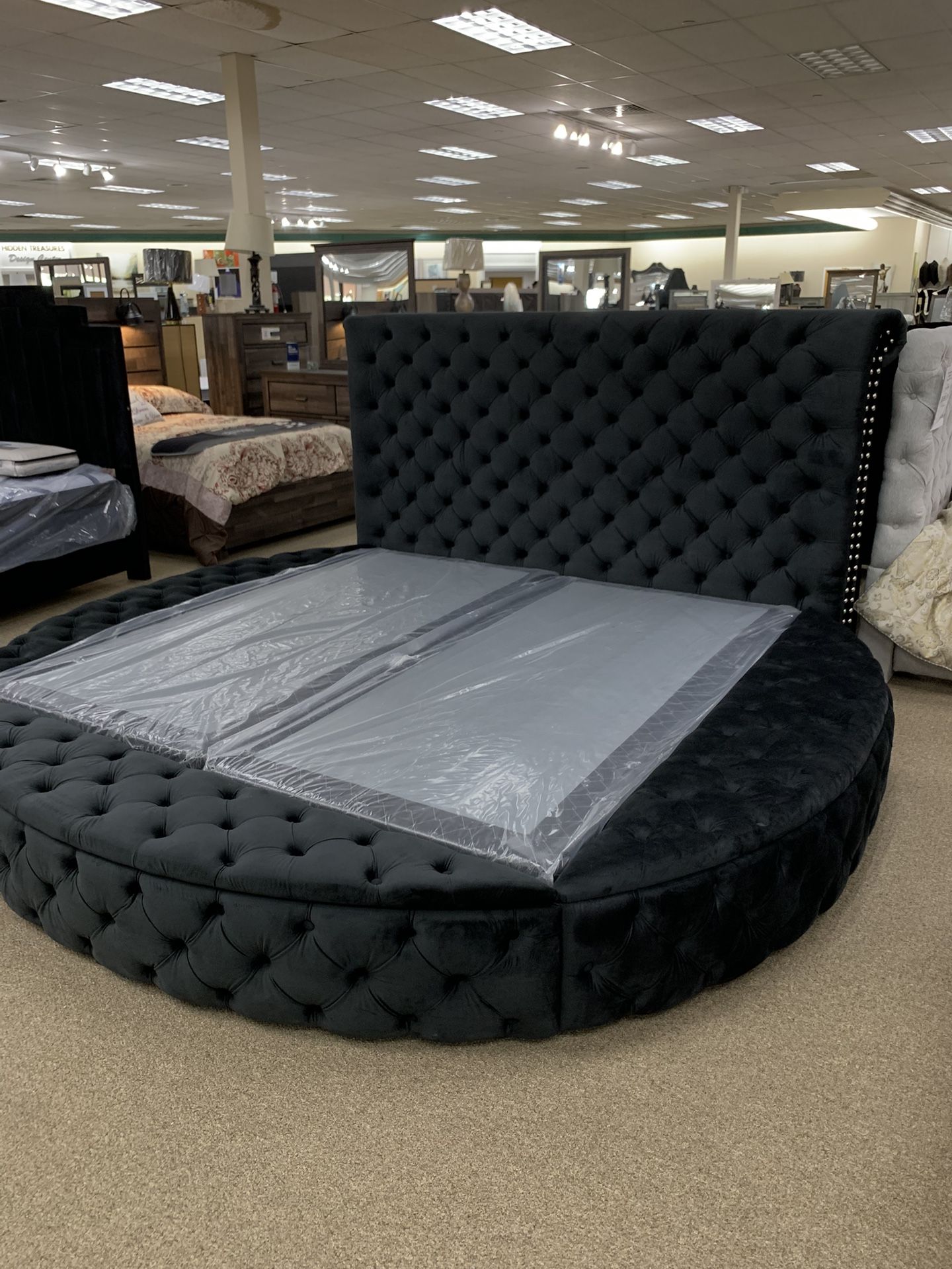 SECTIONALS / DINING TABLES 599.99