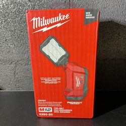Milwaukee M12 Multi Directional Flood Light