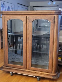 Solid Wood China Cabinet / Vitrine