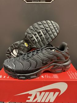 Nike Air Max Plus Triple Black Lace Up Running Sneakers 604133-050 Men Size 9.5