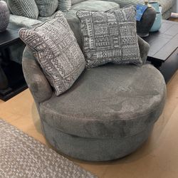 Accent Swivel Chair!