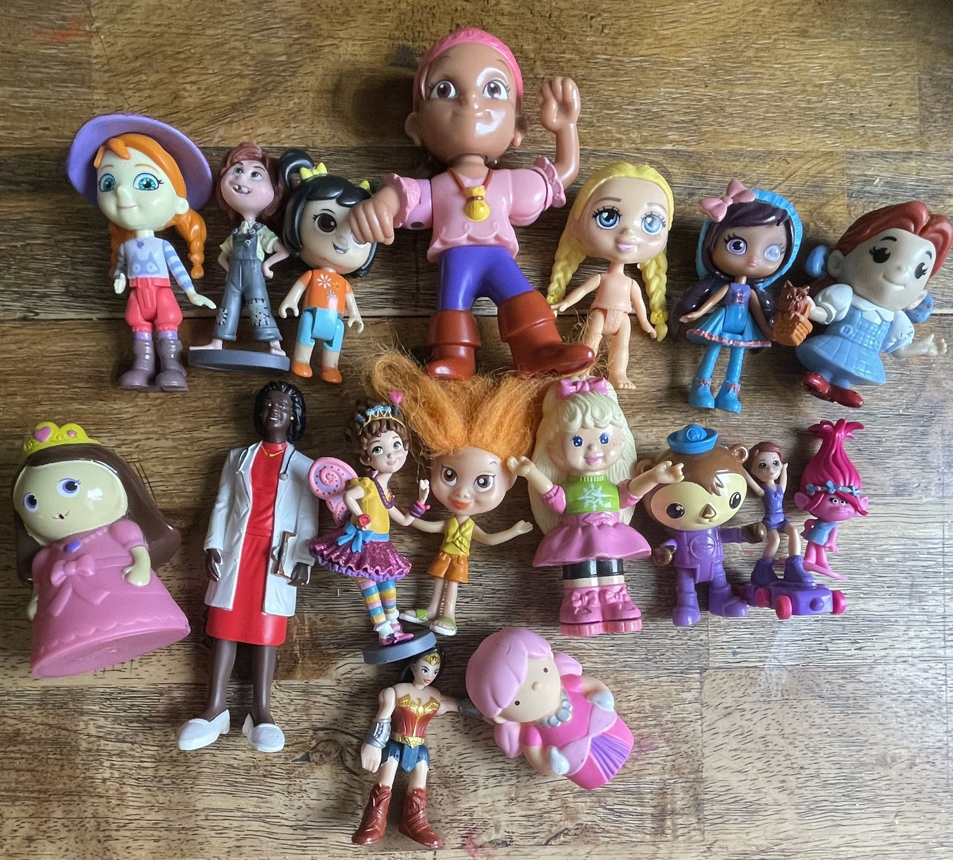 Girls Figurine toy Lot