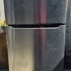 Frigidaire 18 Cu. Ft. Garage Ready Top Freezer Refrigerator