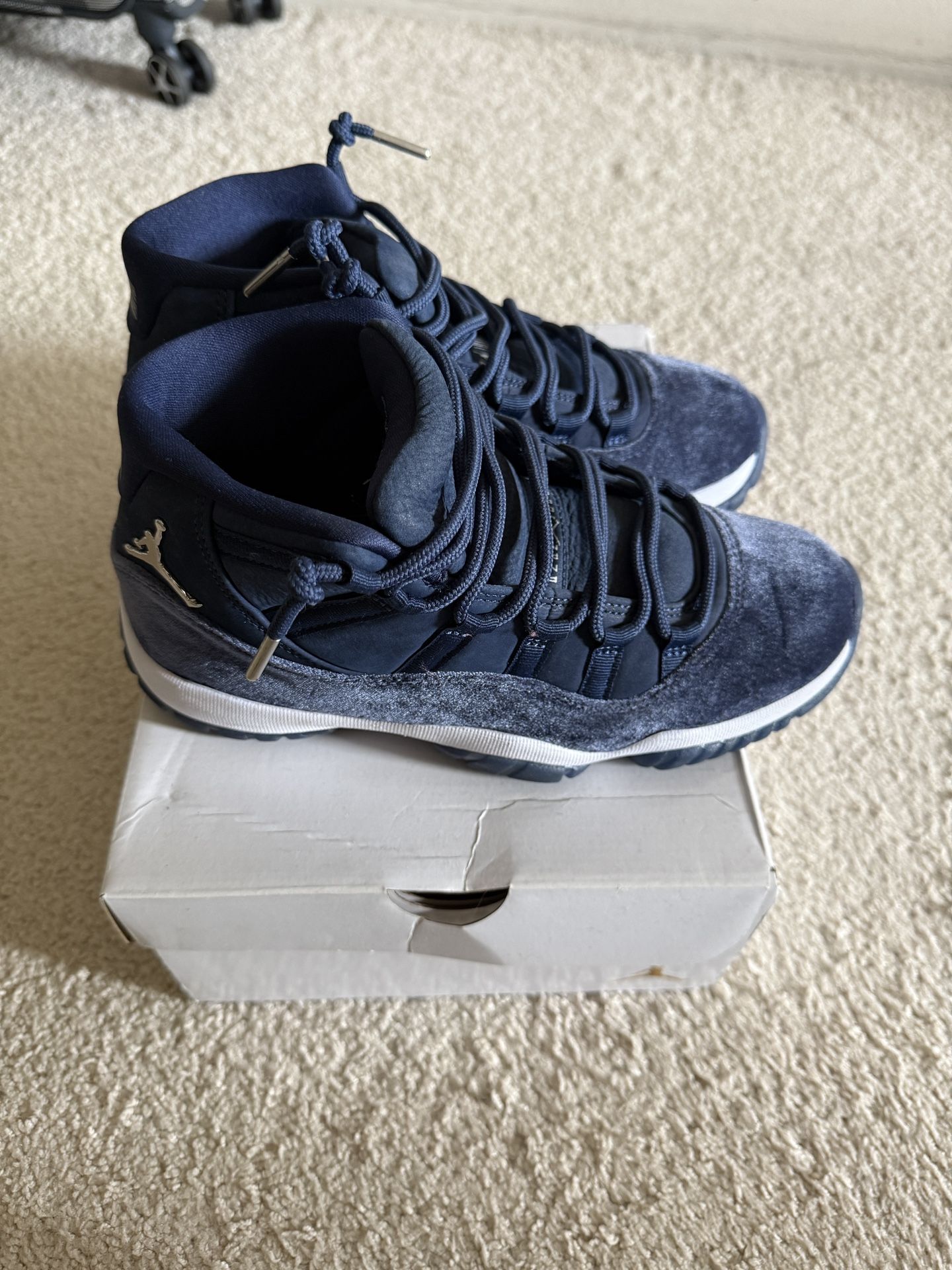 Jordan 11 Midnights