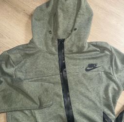 Khaki Nike tech