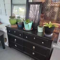 Black Dresser With Mirror 