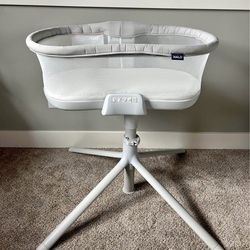 Halo swivel bassinet