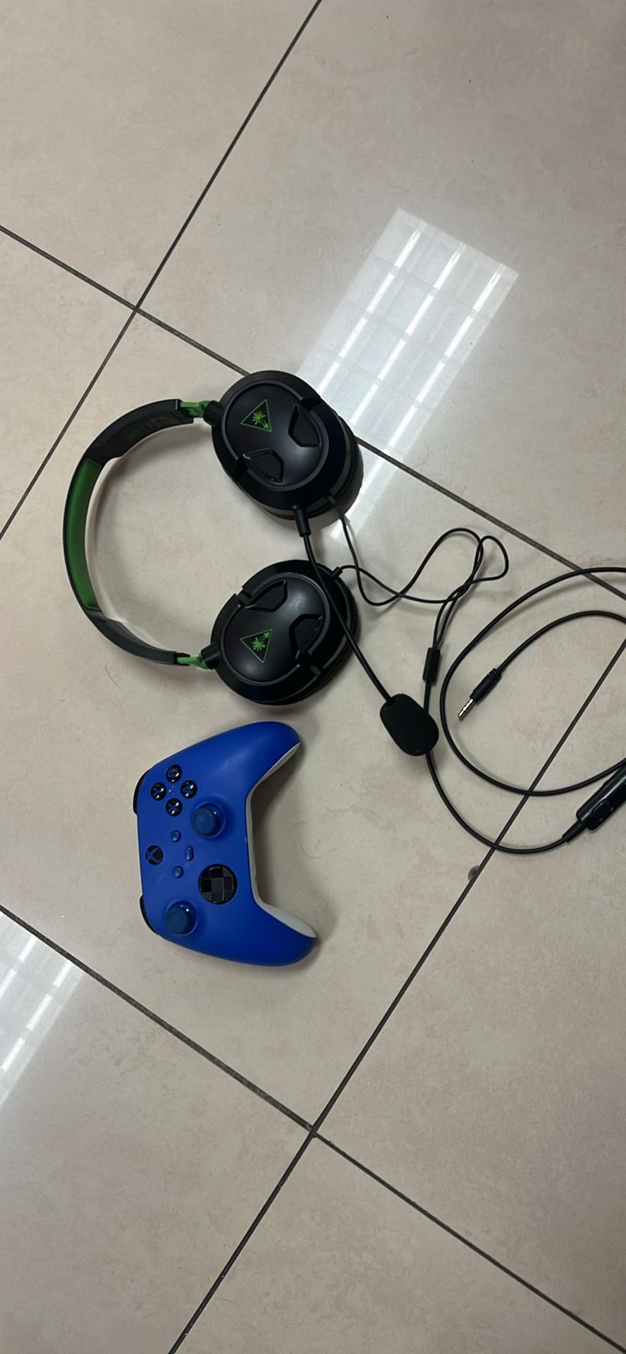 Xbox controller & turtle beach headphones