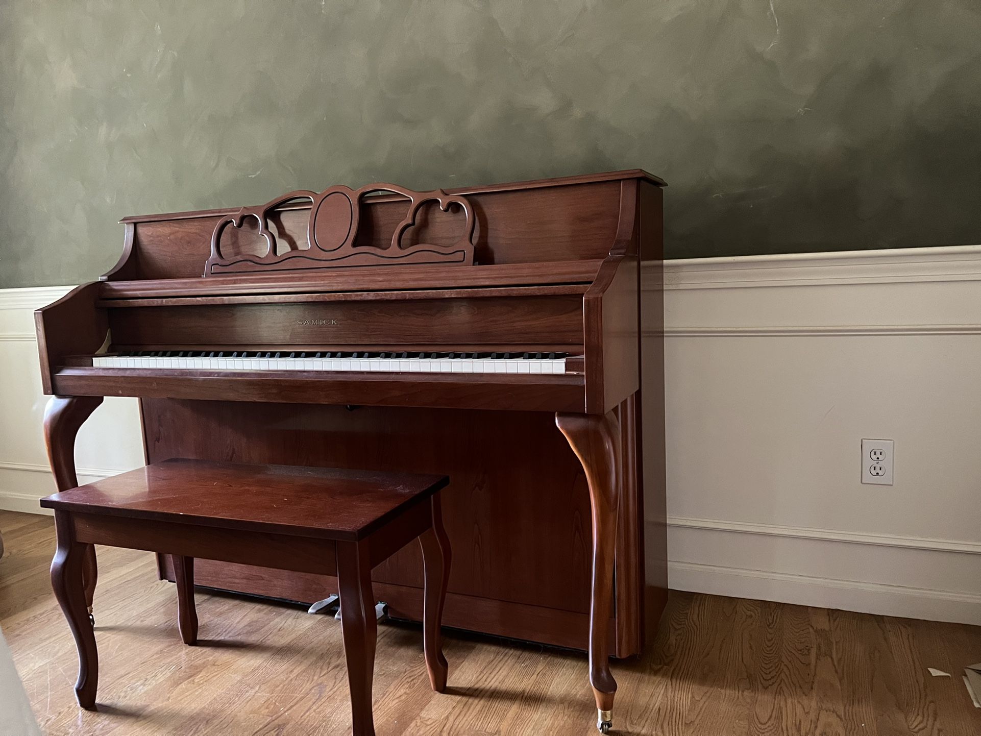 Samick Model Js043f Piano