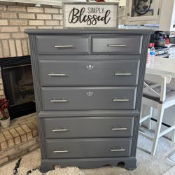 ✨✨BEAUTIFUL GRAY BIG AND TALL 5 DRAWER DRESSER✨✨
