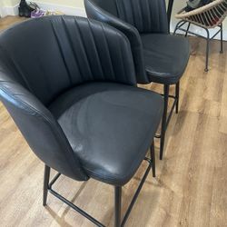 2 Counter Height Bar Stools 