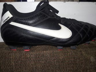 Nike soccer/baseball cleats